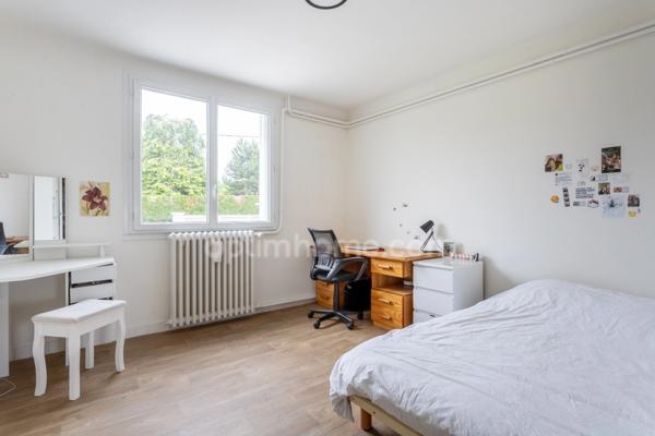 Maison de ville 4 chambres avec jardin et garages à Bellerive / Allier 03700