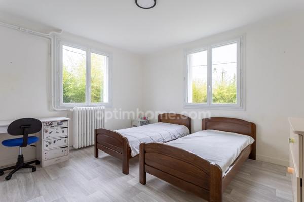 Maison de ville 4 chambres avec jardin et garages à Bellerive / Allier 03700