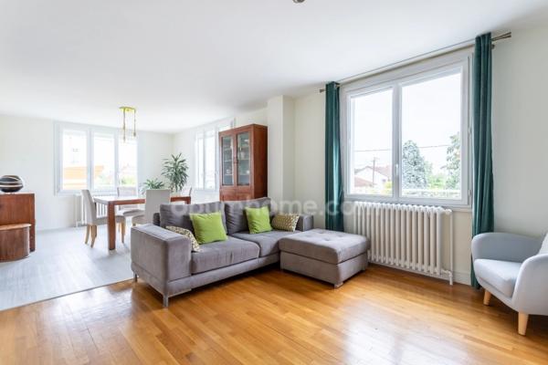 Maison de ville 4 chambres avec jardin et garages à Bellerive / Allier 03700