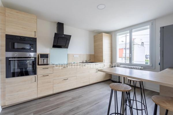 Maison de ville 4 chambres avec jardin et garages à Bellerive / Allier 03700