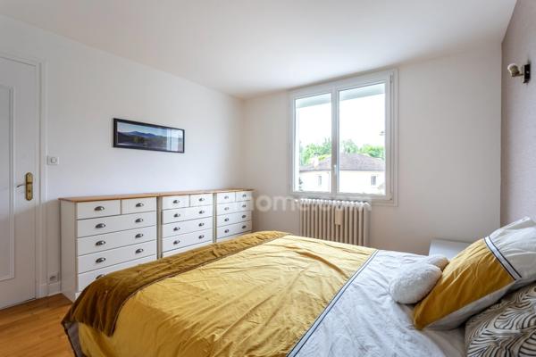 Maison de ville 4 chambres avec jardin et garages à Bellerive / Allier 03700