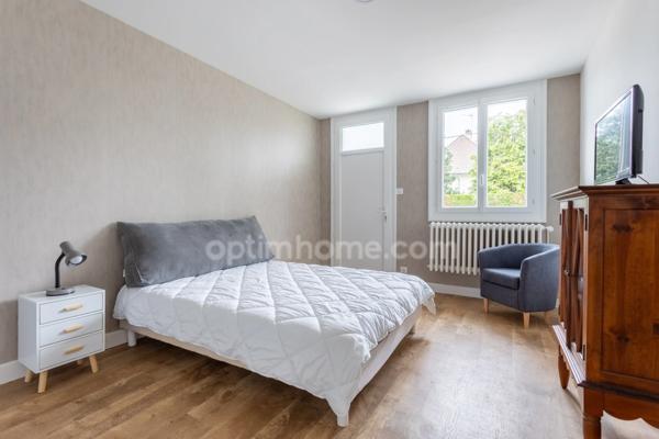 Maison de ville 4 chambres avec jardin et garages à Bellerive / Allier 03700