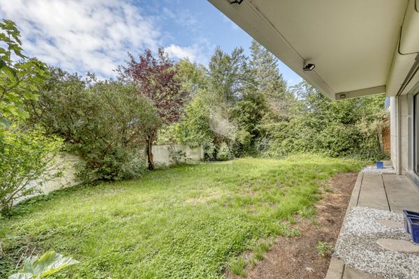 Appartement 4 pièces avec jardin plein sud, 2 stationnements et cave - Sèvres