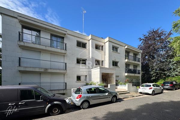 Appartement 4 pièces avec jardin plein sud, 2 stationnements et cave - Sèvres