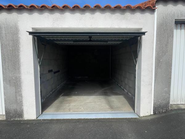 GARAGE RUE DE LA PETITE GARLIÈRE