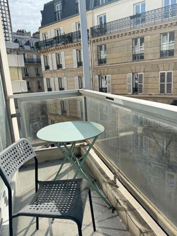 Studio avec balcon Paris 15ème Proximité Université ASSAS