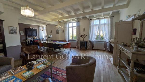 Maison de maître 14 pièces avec dépendances et puits