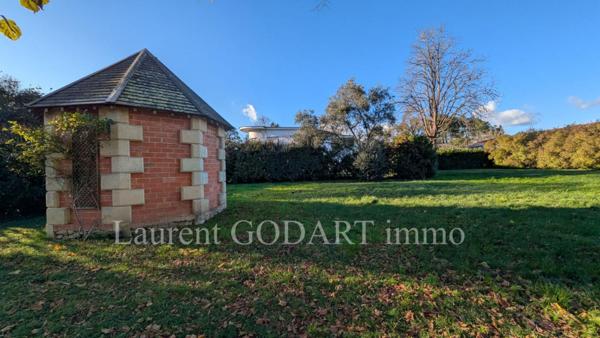 Maison de maître 14 pièces avec dépendances et puits