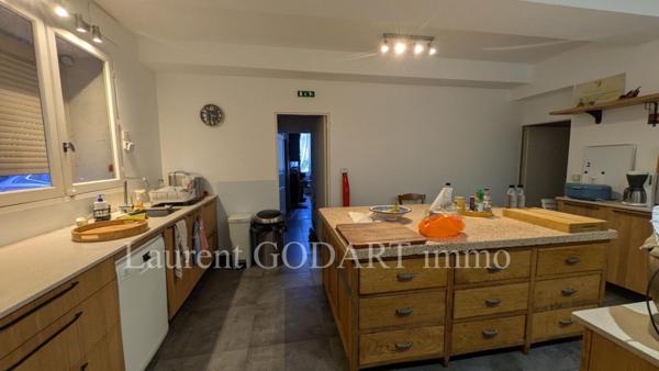 Maison de maître 14 pièces avec dépendances et puits