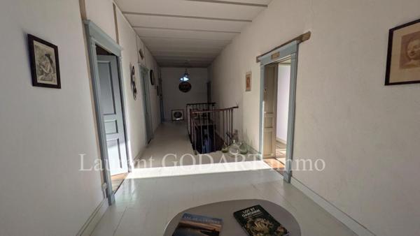 Maison de maître 14 pièces avec dépendances et puits