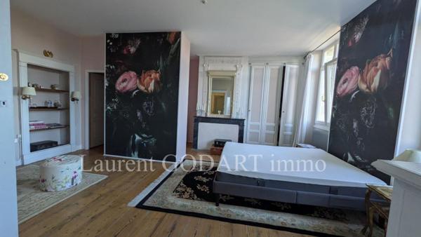 Maison de maître 14 pièces avec dépendances et puits