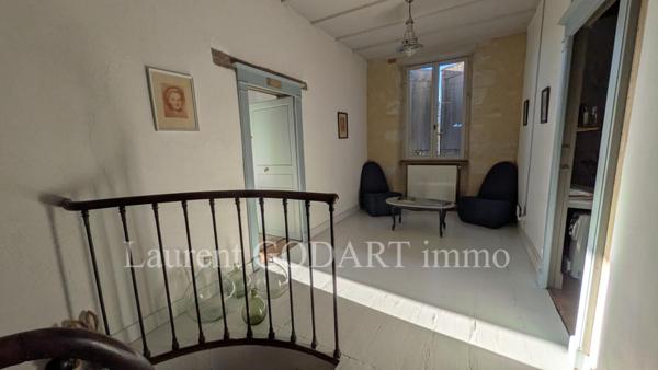 Maison de maître 14 pièces avec dépendances et puits