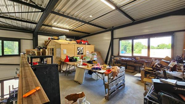 SAINT GENIX LES VILLAGES - Local commercial - 200M² Parking