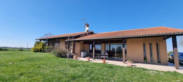 Maison de caractère avec grand terrain et fort potentiel d’évolution – Saint-Sardos
