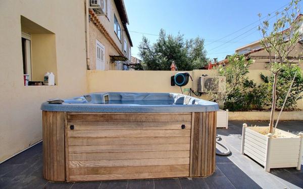 Maison à vendre    7 pièces • 130 m2 Marseille 10