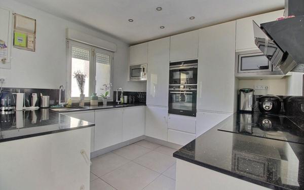 Maison à vendre    7 pièces • 130 m2 Marseille 10