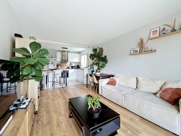 Location                                                      Appartement
                        
                     3 pièces                      62 m2                     à Yerres