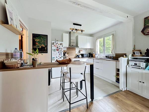 Location                                                      Appartement
                        
                     3 pièces                      62 m2                     à Yerres