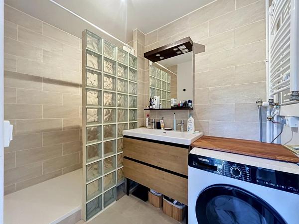 Location                                                      Appartement
                        
                     3 pièces                      62 m2                     à Yerres