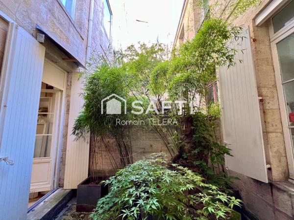 Murs commerciaux de 90 m² (105 au sol), entre Gambetta et Tourny avec cour intérieure.