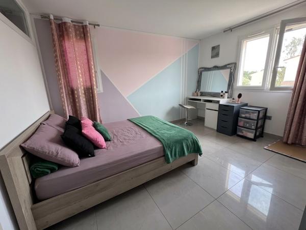 Maison familiale 4 faces sur terrain piscinable