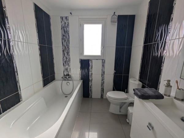 Maison familiale 4 faces sur terrain piscinable