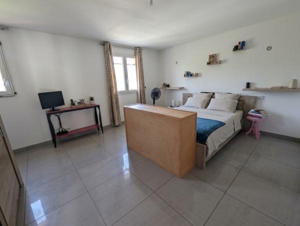 Maison familiale 4 faces sur terrain piscinable