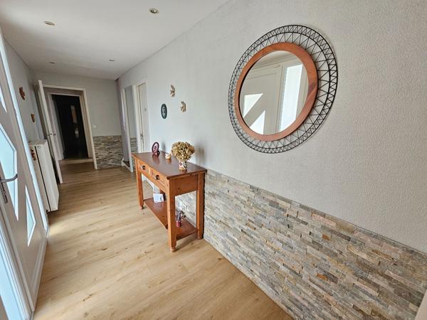 A VENDRE entre ANGERS et SAINT BARTHELEMY D'ANJOU Maison avec vie de plain,  5 chambres et jardin