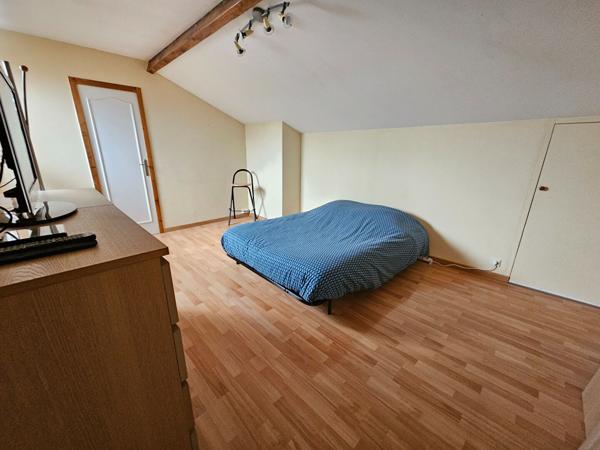 A VENDRE entre ANGERS et SAINT BARTHELEMY D'ANJOU Maison avec vie de plain,  5 chambres et jardin
