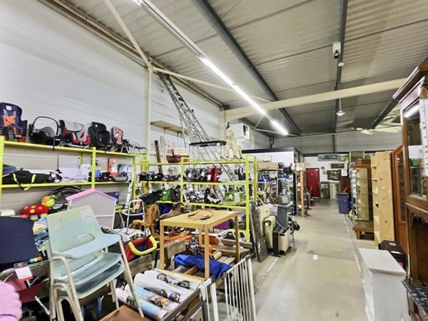 Rare Forbach: Local commercial , d'activité ou de dépôt  1484m²  divisibles