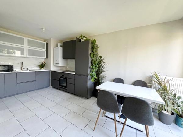 Appartement à vendre 4 pièces MEYZIEU (69)