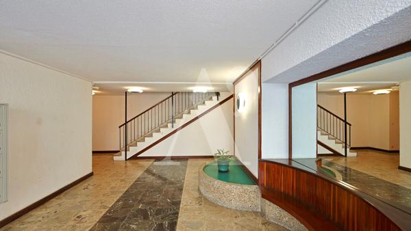 Architecture résidentielle - 1971 - Appartement en coeur de ville avec parking couvert - Biarritz