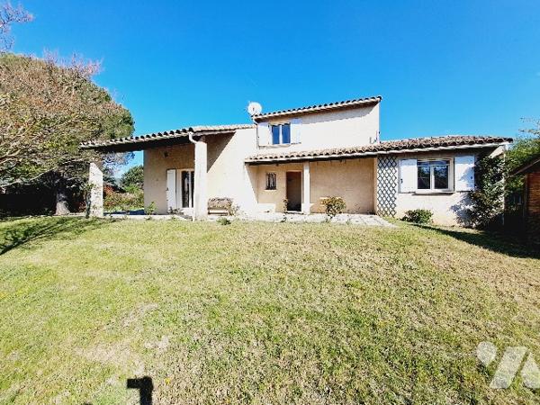 SAUZET, maison de 113m² habitable avec jardin clos de 1350m² et garage.