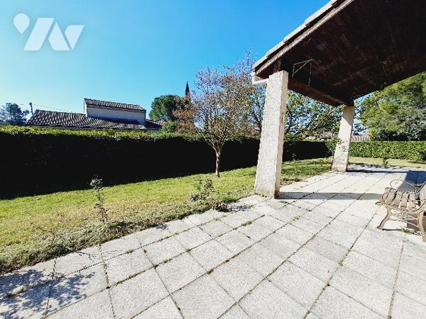 SAUZET, maison de 113m² habitable avec jardin clos de 1350m² et garage.