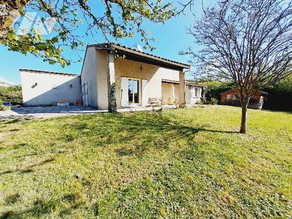 SAUZET, maison de 113m² habitable avec jardin clos de 1350m² et garage.