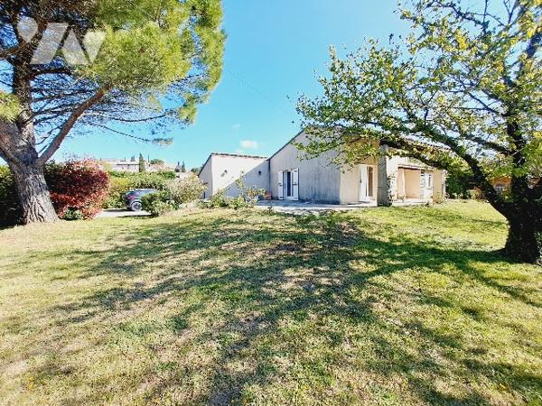 SAUZET, maison de 113m² habitable avec jardin clos de 1350m² et garage.