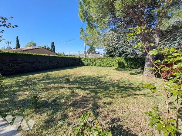 SAUZET, maison de 113m² habitable avec jardin clos de 1350m² et garage.