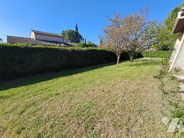 SAUZET, maison de 113m² habitable avec jardin clos de 1350m² et garage.