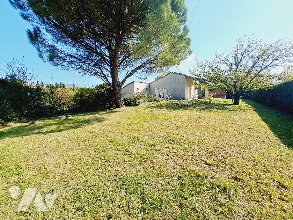 SAUZET, maison de 113m² habitable avec jardin clos de 1350m² et garage.