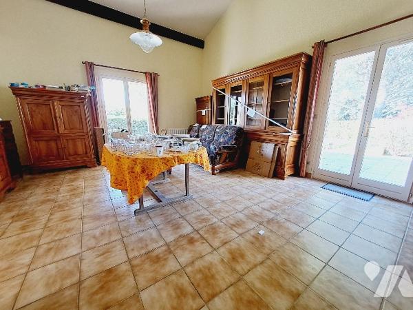 SAUZET, maison de 113m² habitable avec jardin clos de 1350m² et garage.