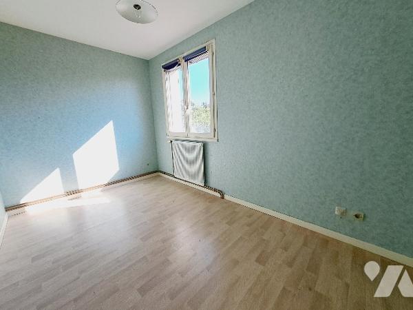 SAUZET, maison de 113m² habitable avec jardin clos de 1350m² et garage.