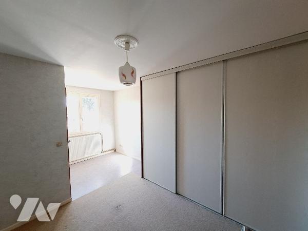 SAUZET, maison de 113m² habitable avec jardin clos de 1350m² et garage.