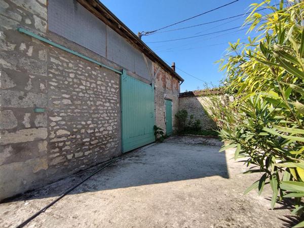 Maison de charme avec grange et dépendance