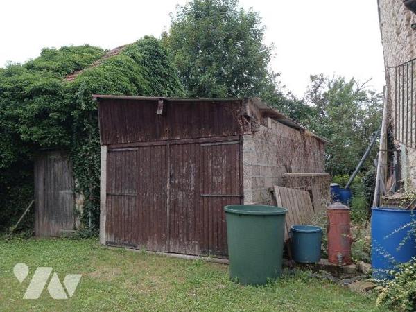 A VENDRE sur la commune d'ESSOYES (Aube), une maison d'habitation, comprenant :
Au rez-de-chau...
