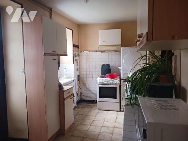 A VENDRE sur la commune d'ESSOYES (Aube), une maison d'habitation, comprenant :
Au rez-de-chau...