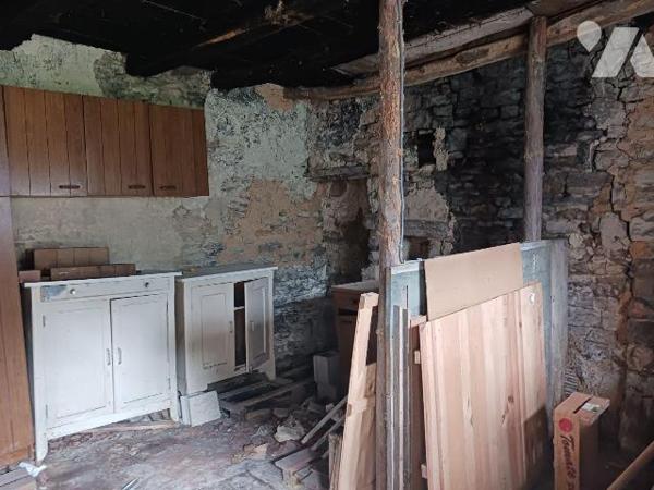 A VENDRE sur la commune d'ESSOYES (Aube), une maison d'habitation, comprenant :
Au rez-de-chau...