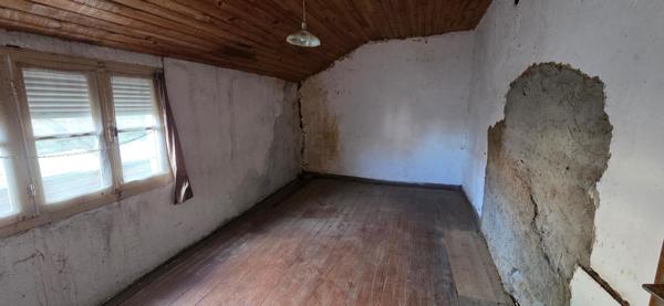 MAISON DE BOURG A RENOVER