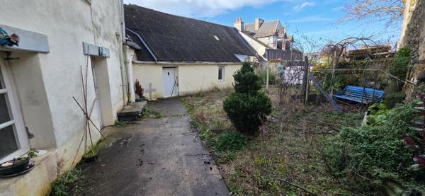 MAISON DE BOURG A RENOVER