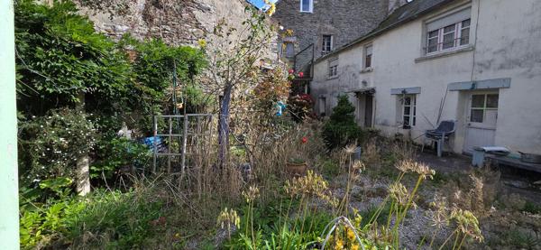MAISON DE BOURG A RENOVER