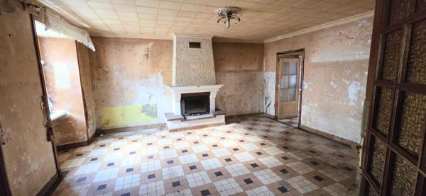 MAISON DE BOURG A RENOVER